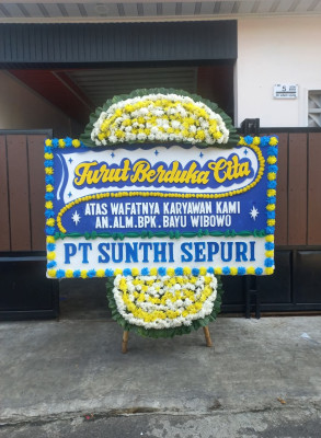 Papan Bunga Duka di Teluk Makmur
