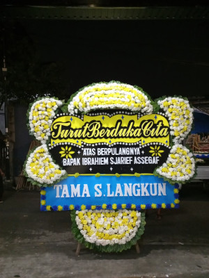 Papan Bunga Duka di Teluk Makmur