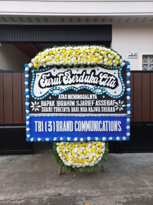 Papan Bunga Duka di Teluk Makmur